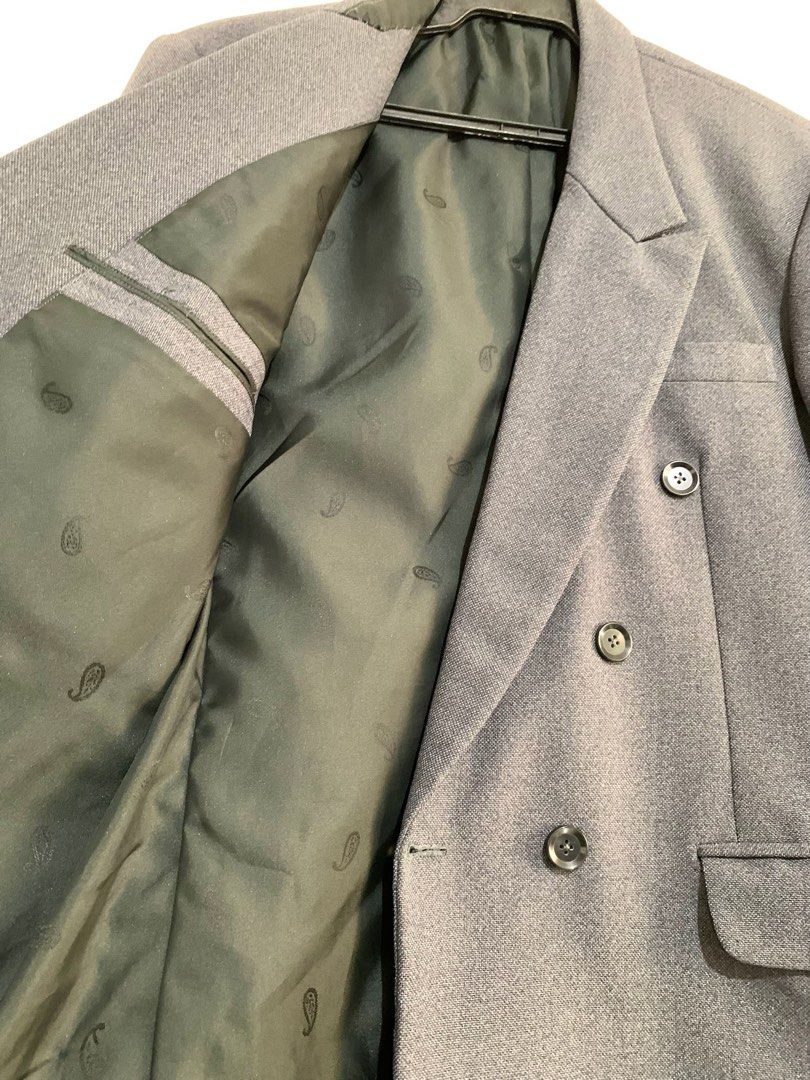Charcoal Gray Blazer / Coat / Suit Size Medium to Semi-Large (Category: Coats, Jackets and Outerwear) located in San Pedro. Submitted by kcshops (Listing ID 1461845366, Image 3). Description: Charcoal Gray Blazer / Coat / Suit Size 👕 Size: Best fits Medium to Semi-Large body frame 💰 Price: ₱800 (negotiable) ✨ Condition: Pre-loved, in good condition 🧥 Details: Structured shoulders, wide lapels, front flap pockets, and chest welt pocket 📍 Locat