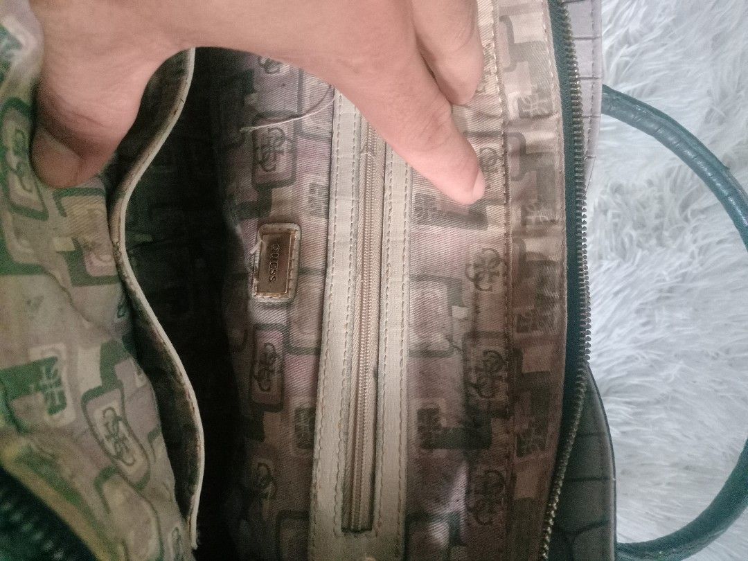 Check out AUTHENTIC vintage Y2k era GUESS Multe tone Croc php 3,500 (Category: Activewear) located in Manila. Submitted by mikahelmen14622 (Listing ID 1461847347, Image 3). Description: Check out AUTHENTIC vintage Y2k era GUESS Multe tone Croc.