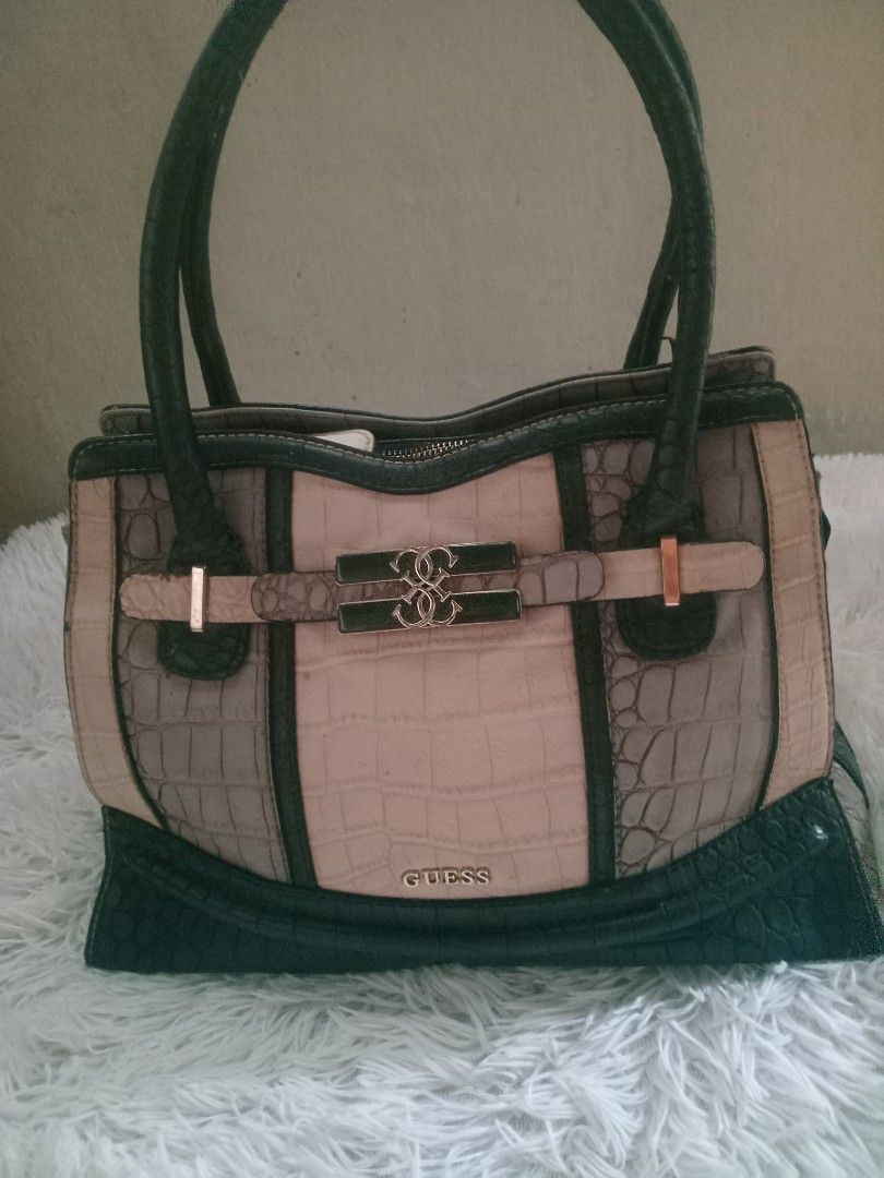 Check out AUTHENTIC vintage Y2k era GUESS Multe tone Croc php 3,500 (Category: Activewear) located in Manila. Submitted by mikahelmen14622 (Listing ID 1461847347, Image 1). Description: Check out AUTHENTIC vintage Y2k era GUESS Multe tone Croc.
