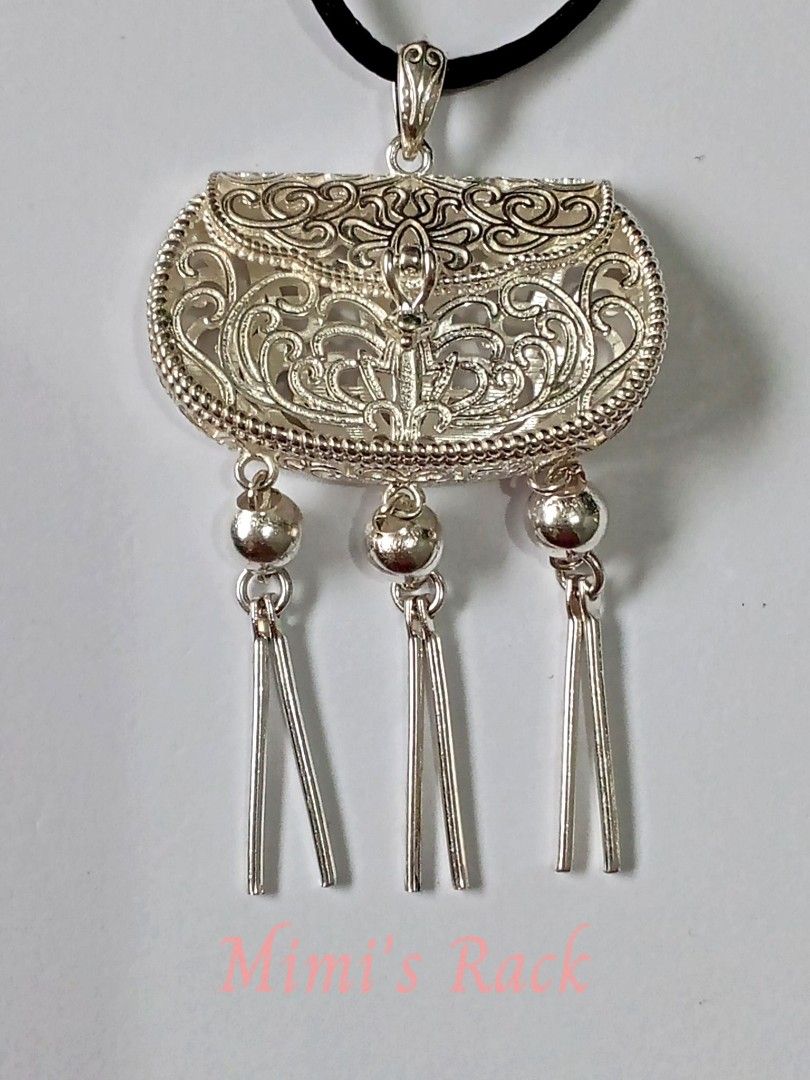 Chinese-Style Treasure Pouch Rope Necklace (Category: Necklaces) located in Taguig. Submitted by mimisrack (Listing ID 1461869949, Image 2). Description: 🩶Elegant and highly detailed Chinese-inspired silver-tone pendant necklace featuring a beautiful ornate treasure pouch / coin purse design. -The pendant has intricate openwork scroll and floral-style detailing, a decorative central motif, and three long dangling tassels for an eye-catching trad
