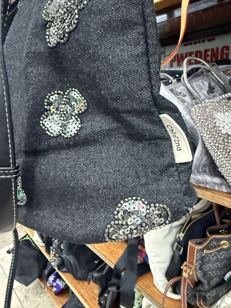 Chio'nd Denim Crossbody Bag with Sequins (Category: Cross-body Bags) located in Manila. Submitted by fastlion.584bdf (Listing ID 1461813575, Image 2). Description: - Stylish denim crossbody bag - Adorable sequin flower embellishments - Durable leather-like base and strap - Contrasting white stitching for a chic look - "Chio'nd" brand tag - Spacious interior for your essentials - Ideal for everyday casual outings.
