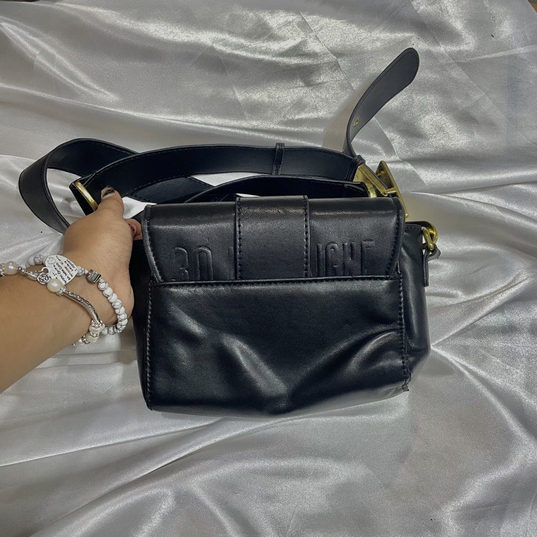 Christian Dior 30 Montaigne (Category: Shoulder Bags) located in Manila. Submitted by syle_88 (Listing ID 1461974722, Image 3). Description: .