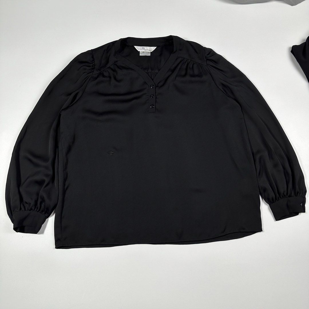 Christian Dior D Uniforms Pair. (Category: Luxury Apparel) located in Villasis. Submitted by draefindss_ph (Listing ID 1461853498, Image 3). Description: Christian Dior D Uniforms Pair. Tops 𝚂𝚒𝚣𝚎: 𝙼𝚎𝚊𝚜𝚞𝚛𝚎𝚖𝚎𝚗𝚝 (𝚒𝚗𝚌𝚑𝚎𝚜) 𝚠𝚒𝚍𝚝𝚑: 23.5 𝚕𝚎𝚗𝚐𝚝𝚑: 24 Pants 𝚂𝚒𝚣𝚎: 𝙼𝚎𝚊𝚜𝚞𝚛𝚎𝚖𝚎𝚗𝚝 (𝚒𝚗𝚌𝚑𝚎𝚜) 𝚠𝚊𝚒𝚜𝚝: 31 𝚕𝚎𝚗𝚐𝚝𝚑: 40 𝚝𝚑𝚒𝚐𝚑: 12.5 𝚏𝚛𝚘𝚗𝚝 𝚛𝚒𝚜𝚎: 11 𝚕𝚎𝚐 𝚘𝚙𝚎𝚗𝚒𝚗𝚐: 8 Goodasnew Condition No is