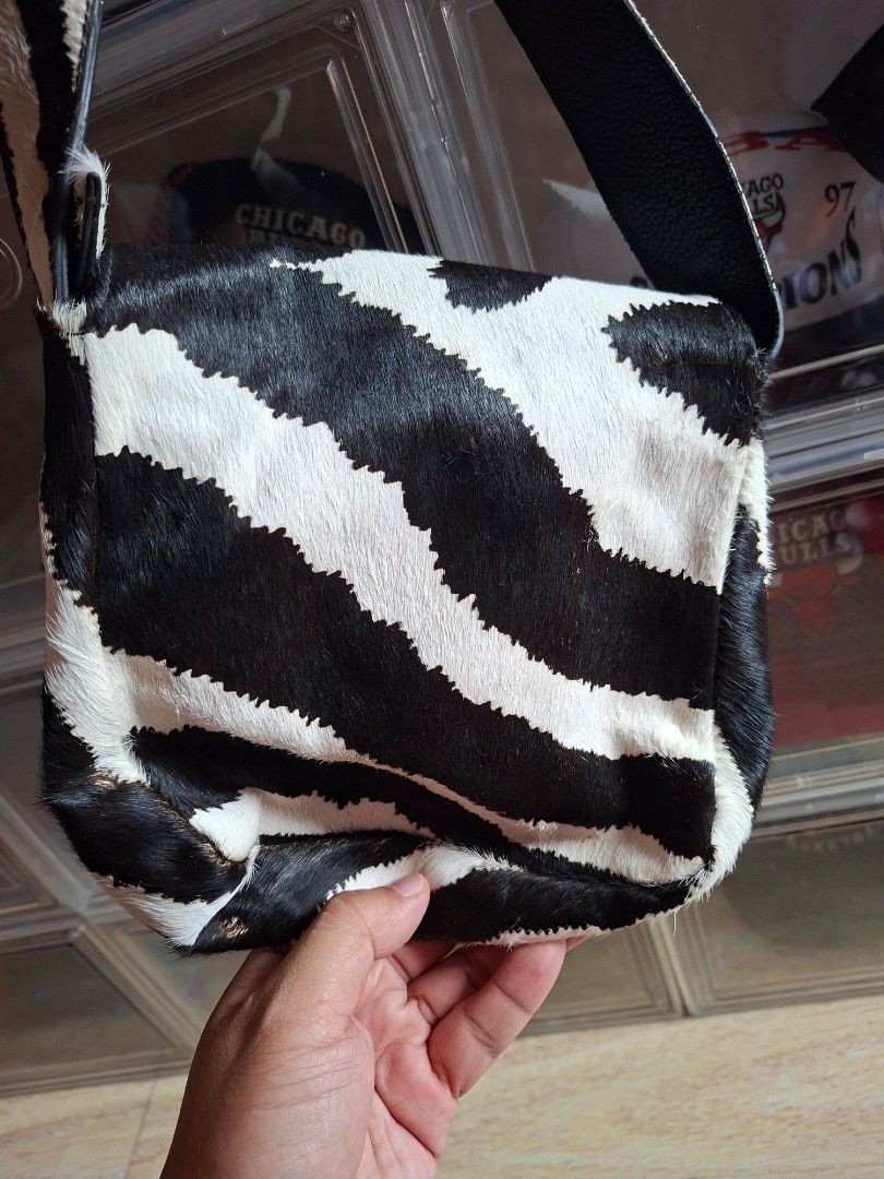 Chrome hearts (Category: Luxury Bags & Wallets) located in Manila. Submitted by mrmarkgil82590 (Listing ID 1461799931, Image 2). Description: .