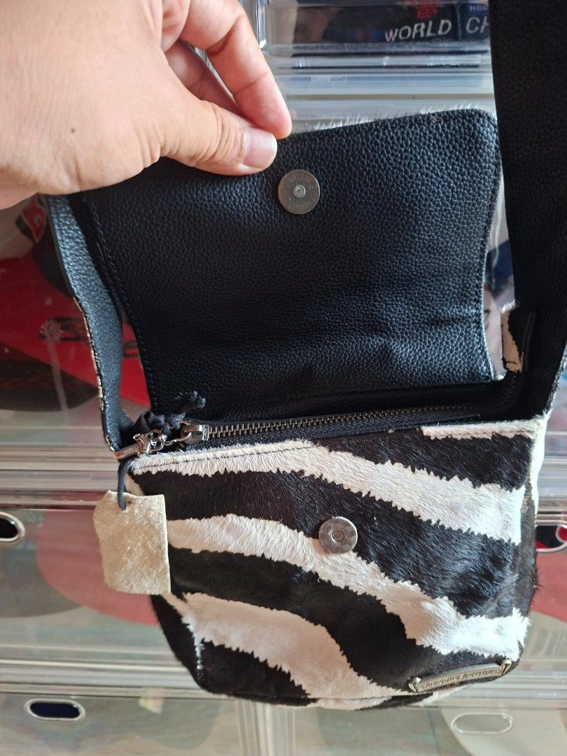 Chrome hearts (Category: Luxury Bags & Wallets) located in Manila. Submitted by mrmarkgil82590 (Listing ID 1461799931, Image 3). Description: .
