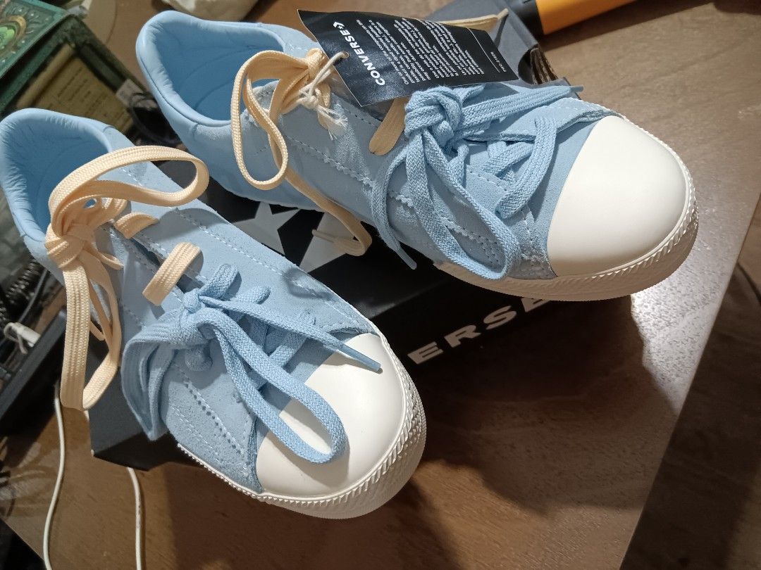 Chuck Taylor Lo (Category: Sneakers) located in Quezon City. Submitted by larko2020 (Listing ID 1461862511, Image 1). Description: EU 38.5/UK 5.5/US 7.5.
