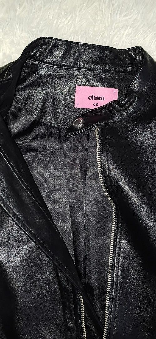 CHUU "CHUU MATTER" Cropped Faux Leather Jacket (Category: Coats, Jackets and Outerwear) located in Bulacan. Submitted by itsyoboyjhay1738 (Listing ID 1461969918, Image 3). Description: - Black and light blue cropped faux leather jacket - "CHUU MATTER" graphic on the back - Zipper closure - Zippered cuffs - Lined interior with CHUU branding - Cool streetwear vibe.