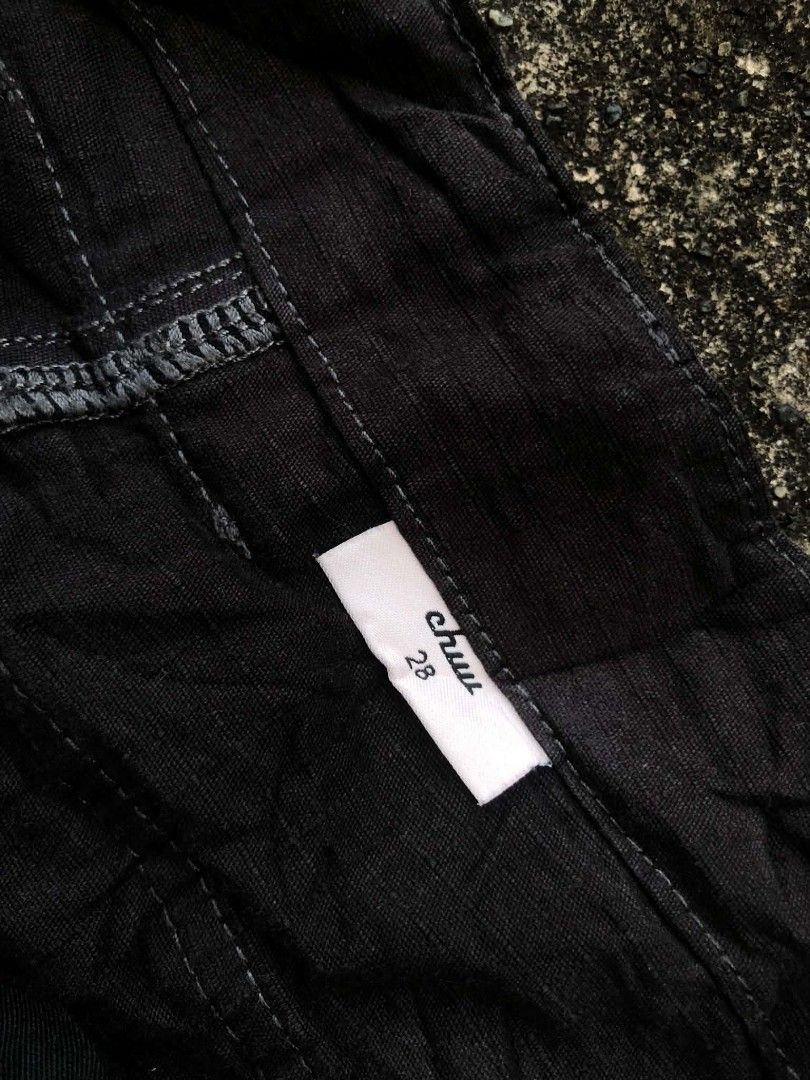 CHUU CREW MULTIPLE POCKET ( UNISEX ) (Category: Jeans) located in Cabagan. Submitted by ukayflips (Listing ID 1461858640, Image 2). Description: DIMES W 28'29 TH 12.3 L 41.5 H 11 GOOD CONDITION COMPLETE TAGS ISSUE ❌.