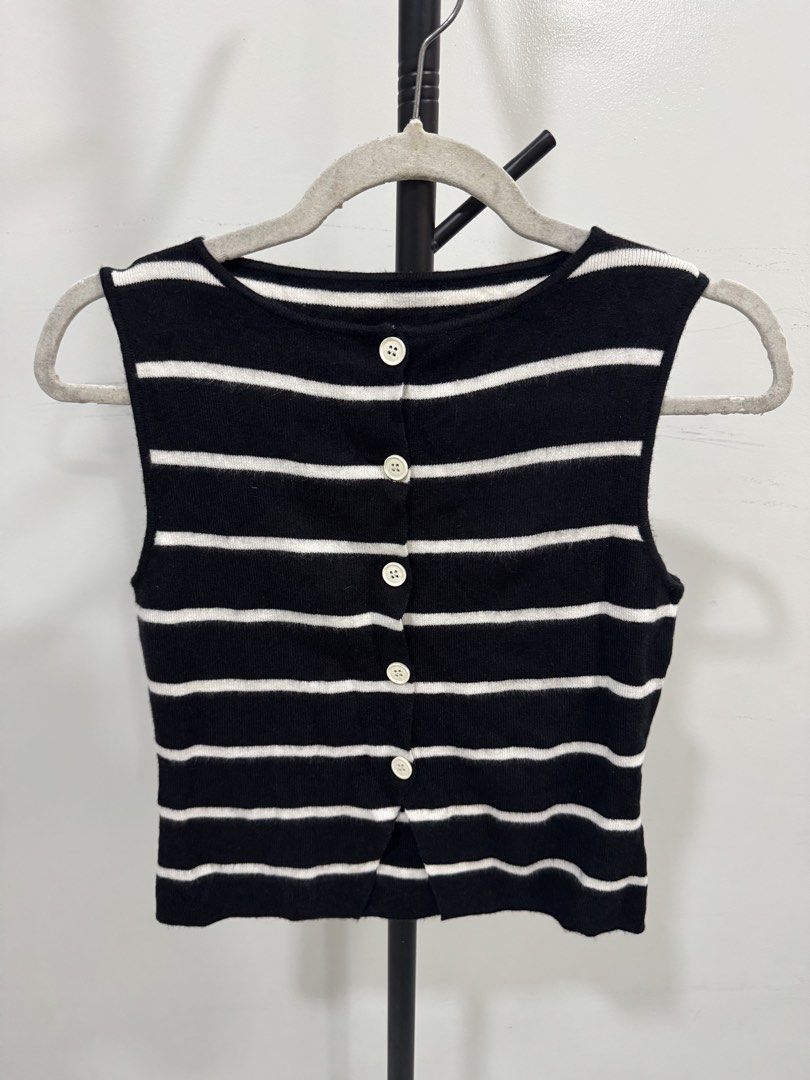CIDER Knit Boat Neck Stripped Button Split Vest Black & White - XS (Category: Sleeveless) located in Davao. Submitted by weargels (Listing ID 1461851394, Image 3). Description: .