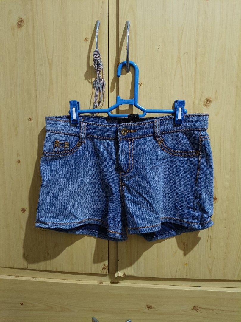 classic medium-wash blue denim shorts (Category: Shorts) located in Manila. Submitted by bubbles2024 (Listing ID 1461910410, Image 3). Description: .