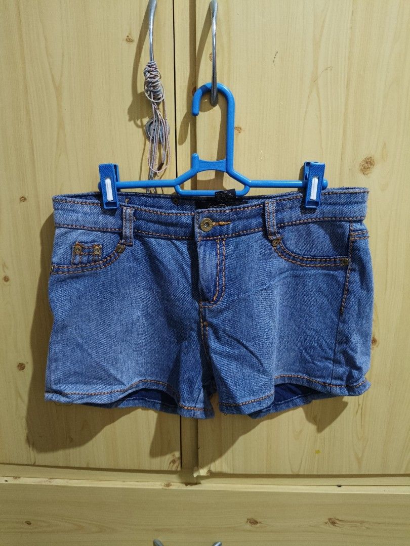 classic medium-wash blue denim shorts (Category: Shorts) located in Manila. Submitted by bubbles2024 (Listing ID 1461910410, Image 1). Description: .