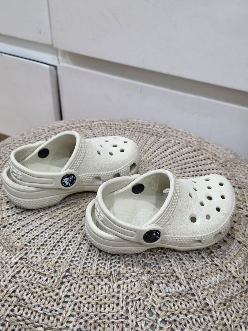 Classic Clog White Blanc for Toddler (Category: Babies & Kids Fashion) located in Quezon City. Submitted by cassylou (Listing ID 1461968307, Image 2). Description: - White colored Crocs for kids - Size C6, L: 5.1in or 13.2cm - Easy slip-on and off design - Ideal for everyday wear, beach trips, and playtime - Features classic Crocs comfort - Shows minor scuffs from normal wear.