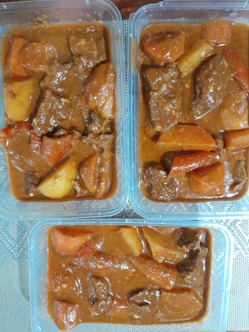 Classic Beef Caldereta (good 1 to 2 pax) (Category: Packaged & Instant Food) located in Makati City. Submitted by mylynmylyn (Listing ID 1461932452, Image 1). Description: classic kaldereta 1 tub good for 1 to 2 pax cooked and packed on clean station also available 1. Kaldereta tub with rice pack (share) P260.00, with sweets or friit p300.00 2. Caldereta packed Meal(single serving) (with rice and sweets or fruit) P160 for orders text or call 0197