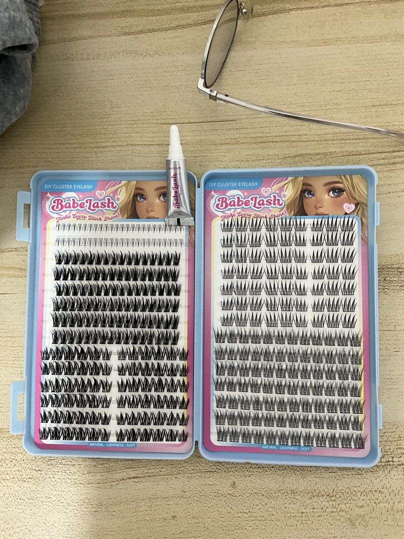 Cluster Lashes with Glue (Category: Makeup) located in Manila. Submitted by wildbear_27c04c (Listing ID 1461935544, Image 1). Description: Super newwww never been used .