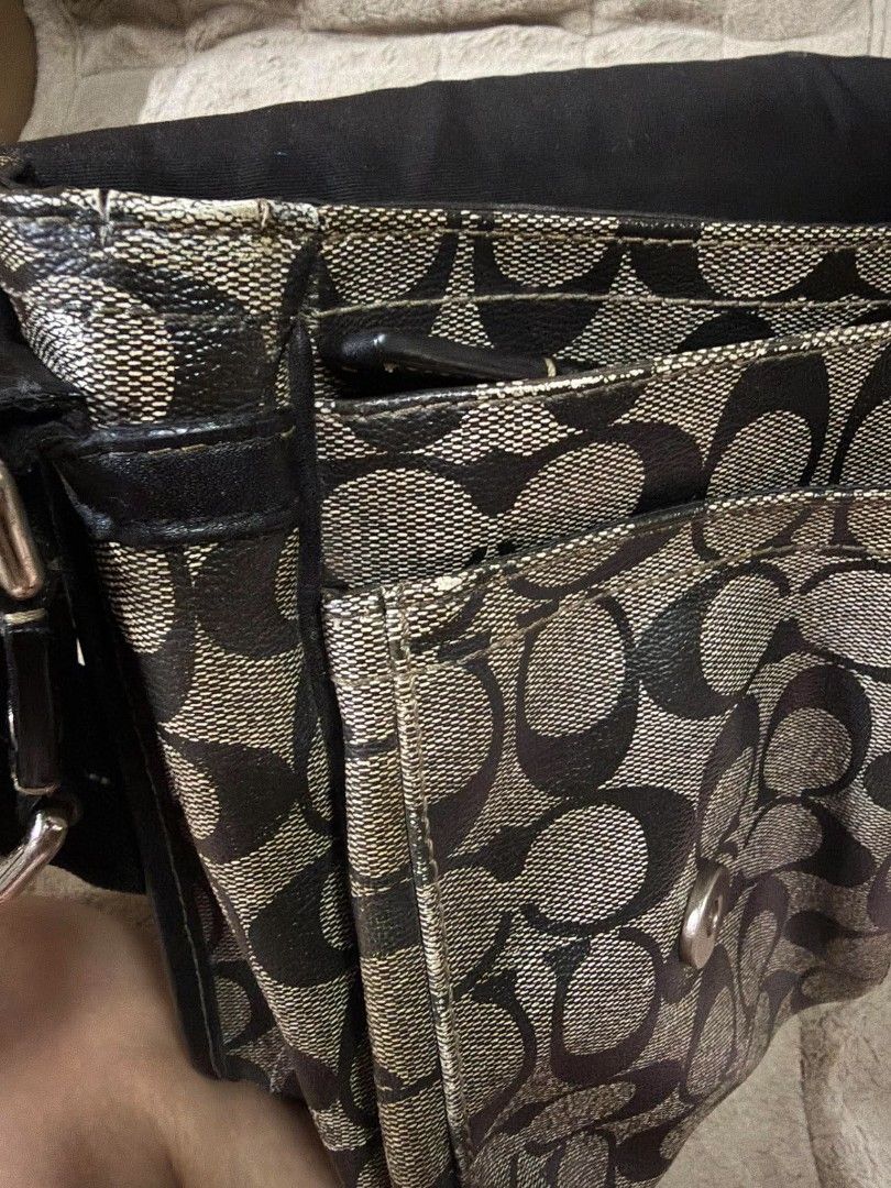 Coach (Category: Luxury Bags & Wallets) located in Manila. Submitted by geeahnne (Listing ID 1461832435, Image 3). Description: Guaranteed Orig.