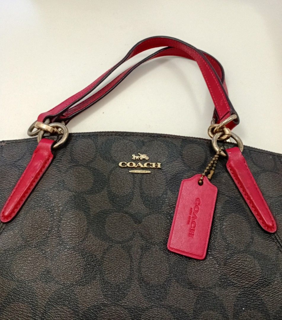 COACH ❤️ Canvas leather Shoulder /Handbag (Category: Luxury Bags & Wallets) located in Navotas City. Submitted by riyuwi (Listing ID 1461992334, Image 2). Description: PreOwned WellUsed Authentic 💯 Classic Coach brown monogram Shoulder / handbag -Medium - Color: Brown with signature 'C' pattern - Trim and handles: Red leather - Includes: Red Coach hang tag - Closure: Zipper Sign of Used Faded hardwares , Good Condition 8.8/10 .