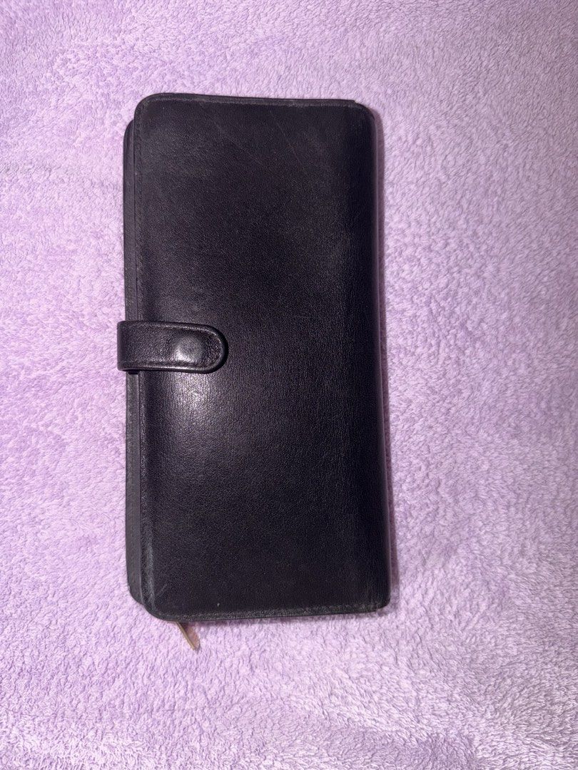 Coach Black Leather Wallet (Category: Wallets & Card holders) located in Manila. Submitted by floratheexplorer09 (Listing ID 1461822122, Image 2). Description: - Genuine black leather Coach wallet - Secure snap closure - Convenient zip-around compartment - Ample card slots for all your cards - Clear ID window for easy access - Perfect for keeping your essentials organized.