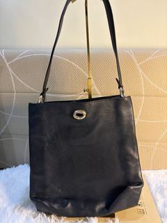 (Category: ) located in . Submitted by zahar_modern_thrift_bags001 (Listing ID 1461987590, Image 1). Description: .