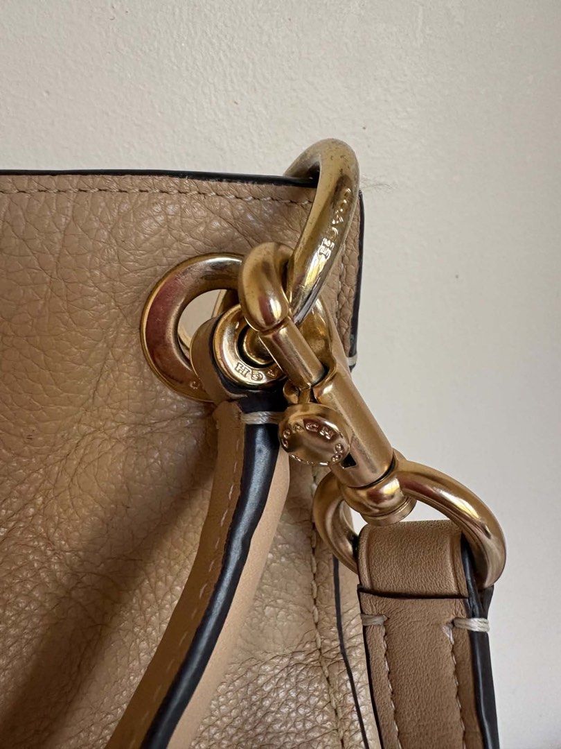 Coach Clarkson Hobo in Polished Pebble Leather (Category: Shoulder Bags) located in Manila. Submitted by lovveegeli (Listing ID 1461987608, Image 3). Description: ‼️‼️SEE LAST PIC FOR ISSUES‼️‼️.