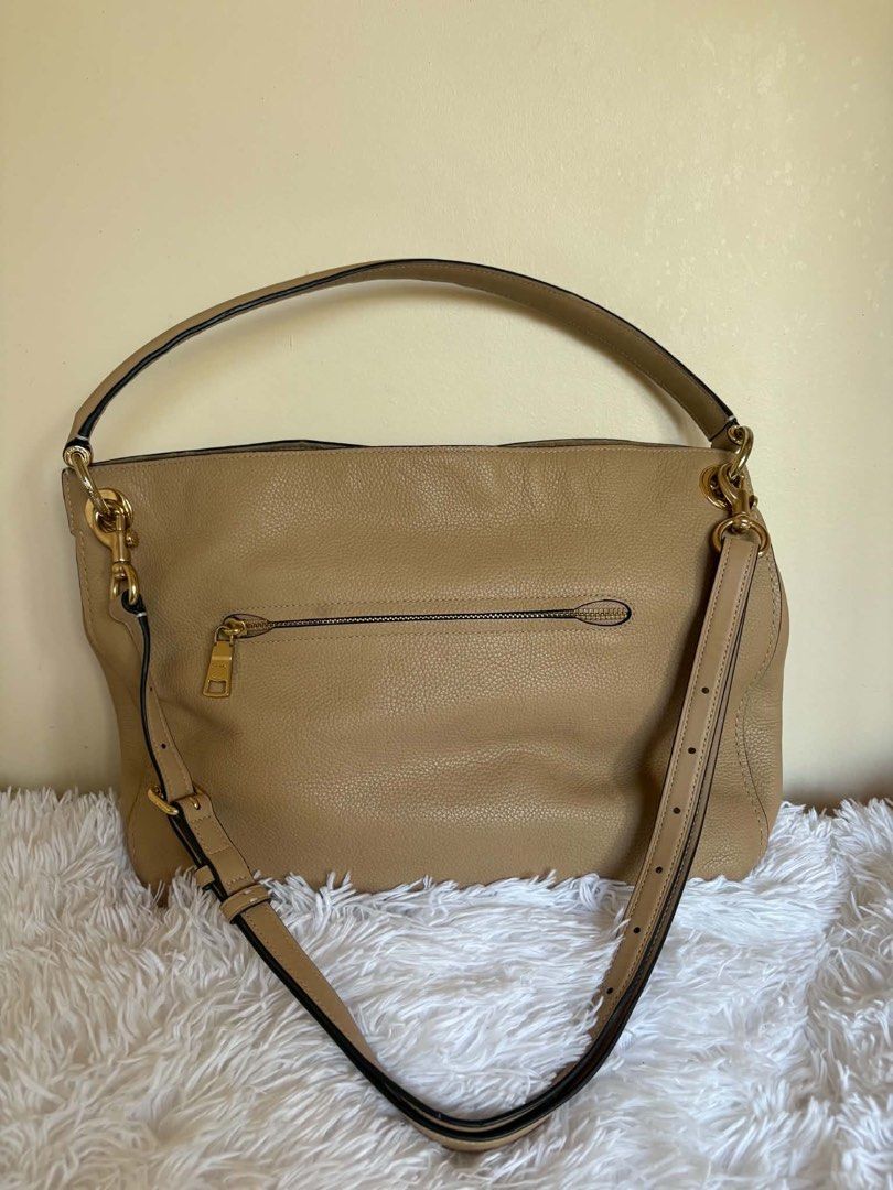 Coach Clarkson Hobo in Polished Pebble Leather (Category: Shoulder Bags) located in Manila. Submitted by lovveegeli (Listing ID 1461987608, Image 2). Description: ‼️‼️SEE LAST PIC FOR ISSUES‼️‼️.