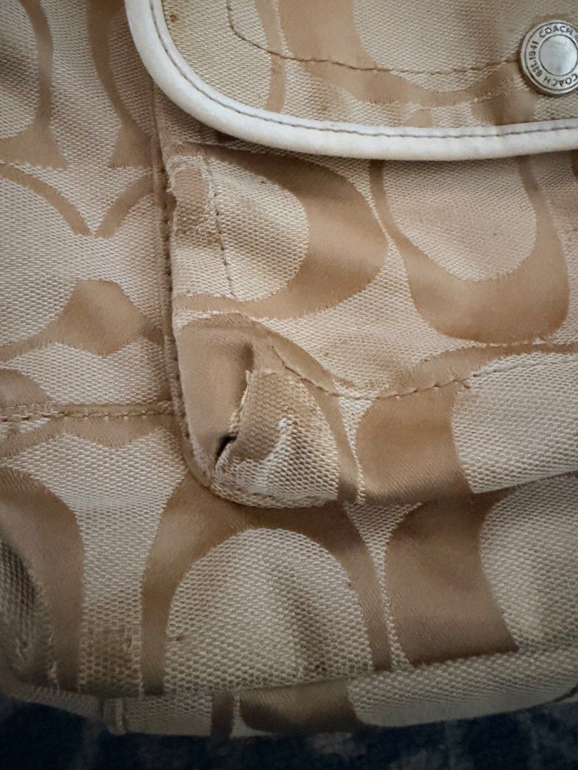 Coach crossbody (Category: Cross-body Bags) located in San Pascual. Submitted by s3resale (Listing ID 1461852641, Image 2). Description: Has stains and rubs See photos Vintage Authenthic Bag 💯 percent functional. Fixed price!.