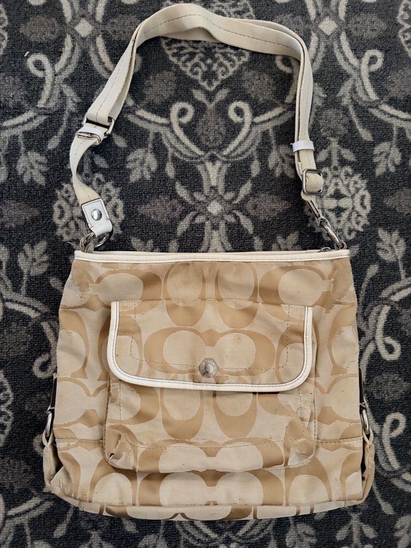 Coach crossbody (Category: Cross-body Bags) located in San Pascual. Submitted by s3resale (Listing ID 1461852641, Image 1). Description: Has stains and rubs See photos Vintage Authenthic Bag 💯 percent functional. Fixed price!.