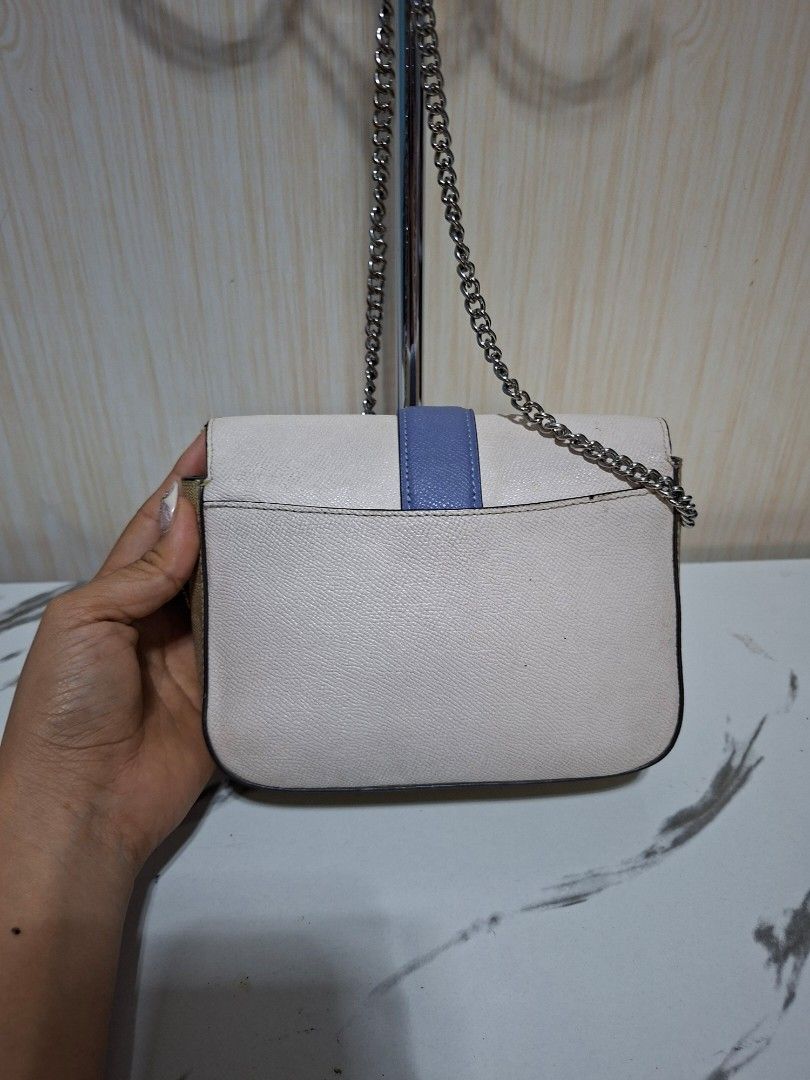 COACH SLING (Category: Cross-body Bags) located in Guimba. Submitted by imerlouberlykym (Listing ID 1461961947, Image 3). Description: .