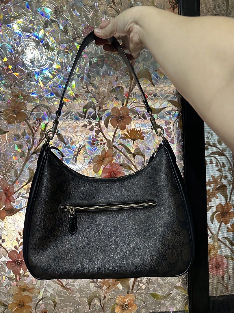 💯 authentic Coach Teri Hobo Bag (Category: Luxury Bags & Wallets) located in Cavite. Submitted by chicfinds.slay (Listing ID 1461925931, Image 2). Description: ✨feel free to message me im hearing offers also ✨for sure buyer can give it for 6k+sf ✨💯authentic ✨flaws minor makeup stain Already cleaned ✨bought in outlet store ✨in pristine condition ✨versatile bag(2way Bag) ✨w/tag and receipt kept 📍Imus,Cavite .