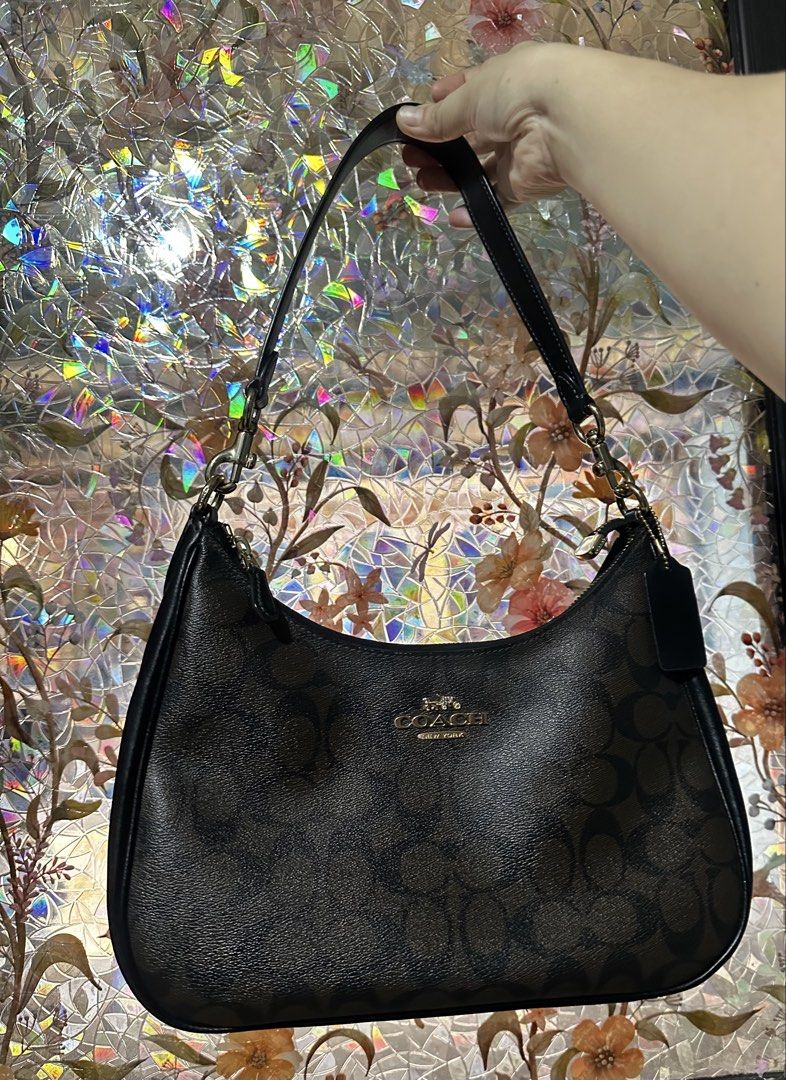 💯 authentic Coach Teri Hobo Bag (Category: Luxury Bags & Wallets) located in Cavite. Submitted by chicfinds.slay (Listing ID 1461925931, Image 3). Description: ✨feel free to message me im hearing offers also ✨for sure buyer can give it for 6k+sf ✨💯authentic ✨flaws minor makeup stain Already cleaned ✨bought in outlet store ✨in pristine condition ✨versatile bag(2way Bag) ✨w/tag and receipt kept 📍Imus,Cavite .
