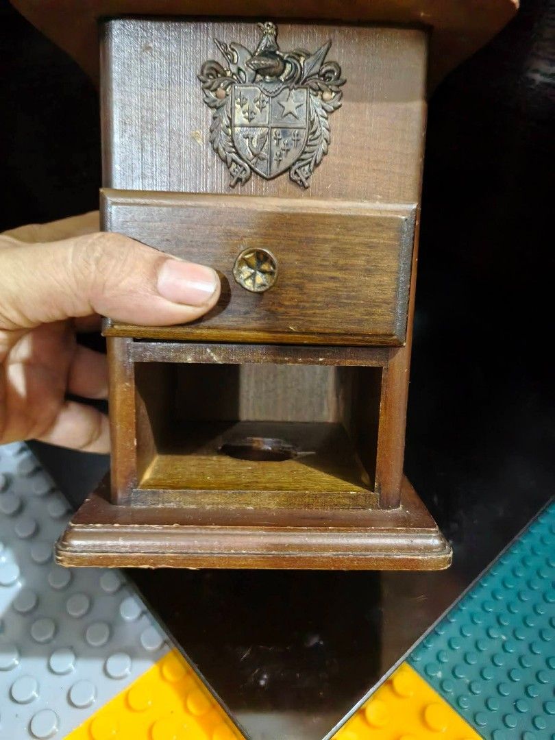 Coffee Grinder - Incomplete (Category: Coffee & Tea Tableware) located in Cebu City. Submitted by dudes_villanueva (Listing ID 1461818444, Image 3). Description: Coffee Grinder - Incomplete 📌 Lacking Handle. 📌 Bilhan nalang ng pang replacement. Sold as is. 📌 May Kulang lower na drawer. 📌 Maganda din pang display..