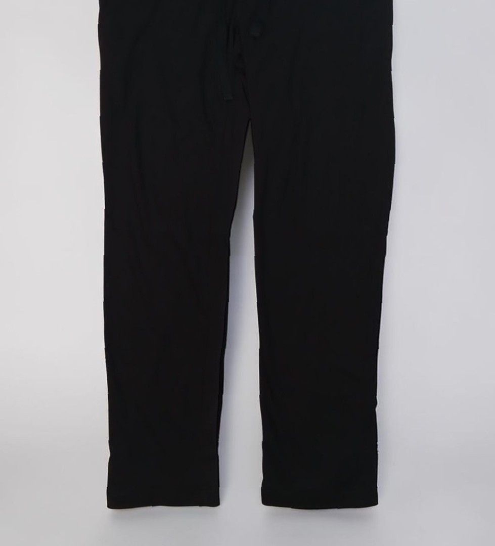Comme Des Garcons - Black - Jogger Pants (Category: Joggers) located in Manila. Submitted by kinstugi.pieces (Listing ID 1461894289, Image 3). Description: Sizes: L-XL (Uni sex) Dimes: 17 inches, Wst 9.5 inches, Crtch 29 inches, Insm 39.5 inches, Lngth 8 inches, LG Opng Origin: Japan Materials: Cotton 100% Color Rate: 10-10 Condition: 10-10 Presentable to Use Add Shipping fee.