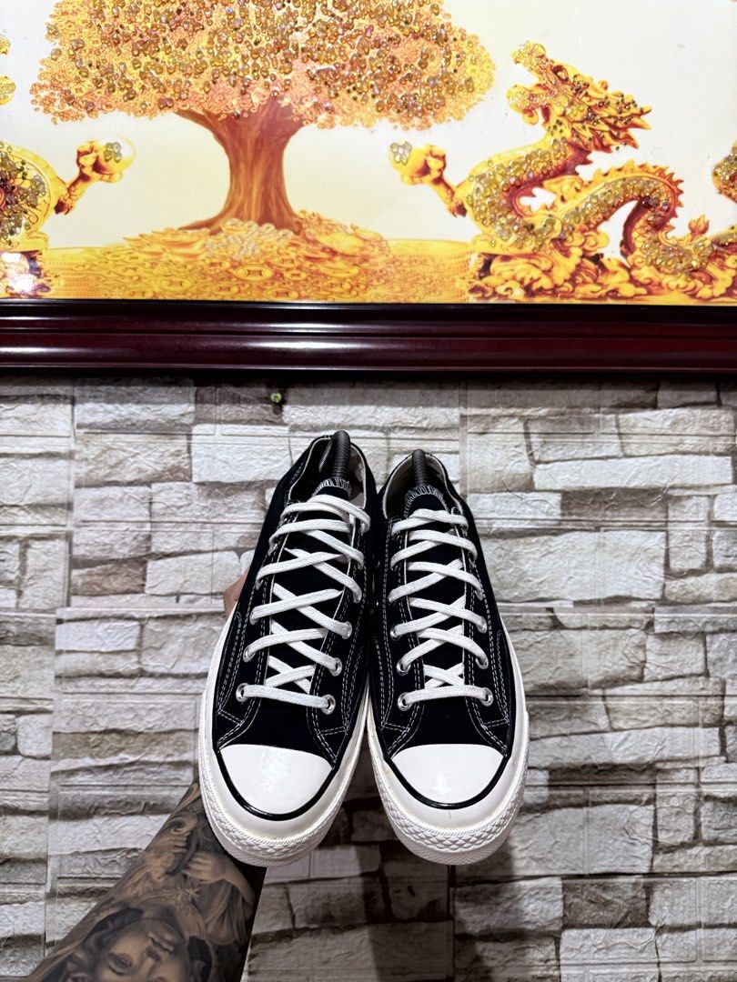 Converse chuck Low | 8-8.5 MEN (Category: Sneakers) located in Marikina City. Submitted by s_ng_s009 (Listing ID 1462002104, Image 2). Description: Authentic 8-8.5 MEN / 26.5 cm Excellent condition No box 1999 + sf.