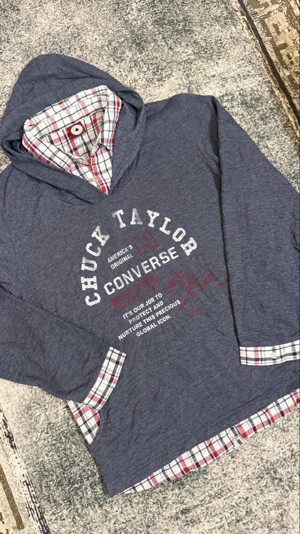 Converse Doublelayer (Category: Hoodies) located in Klang. Submitted by harrazstore (Listing ID 1462023811, Image 2). Description: -pit 22 labuh 27 -condition cun lagi -button all completed -vintage colourway.