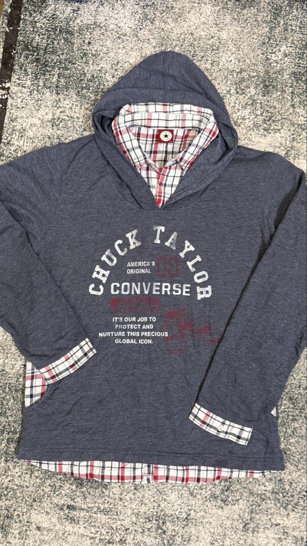 Converse Doublelayer (Category: Hoodies) located in Klang. Submitted by harrazstore (Listing ID 1462023811, Image 1). Description: -pit 22 labuh 27 -condition cun lagi -button all completed -vintage colourway.