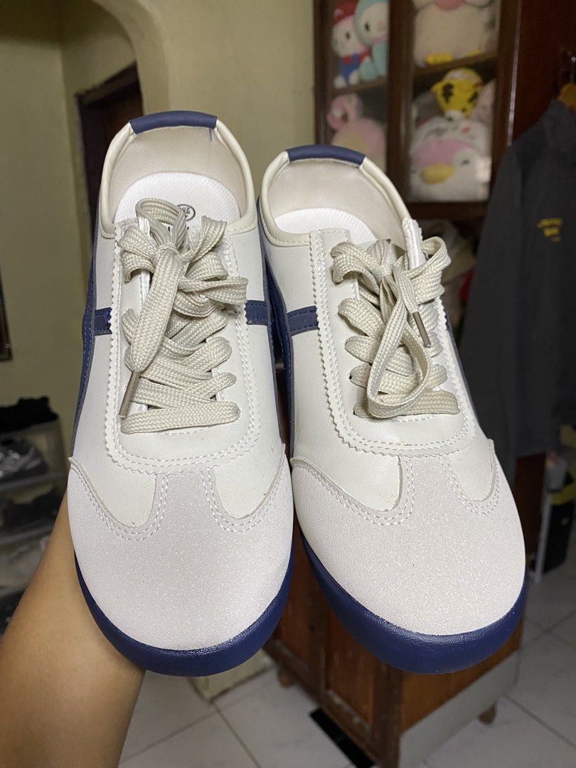 Corolla sneaker (Category: Sneakers) located in San Jose. Submitted by shady.archives (Listing ID 1461845465, Image 2). Description: Brandnew Fitted only Hindi kasya sakin Size 40/250 8 to 8.5 women .