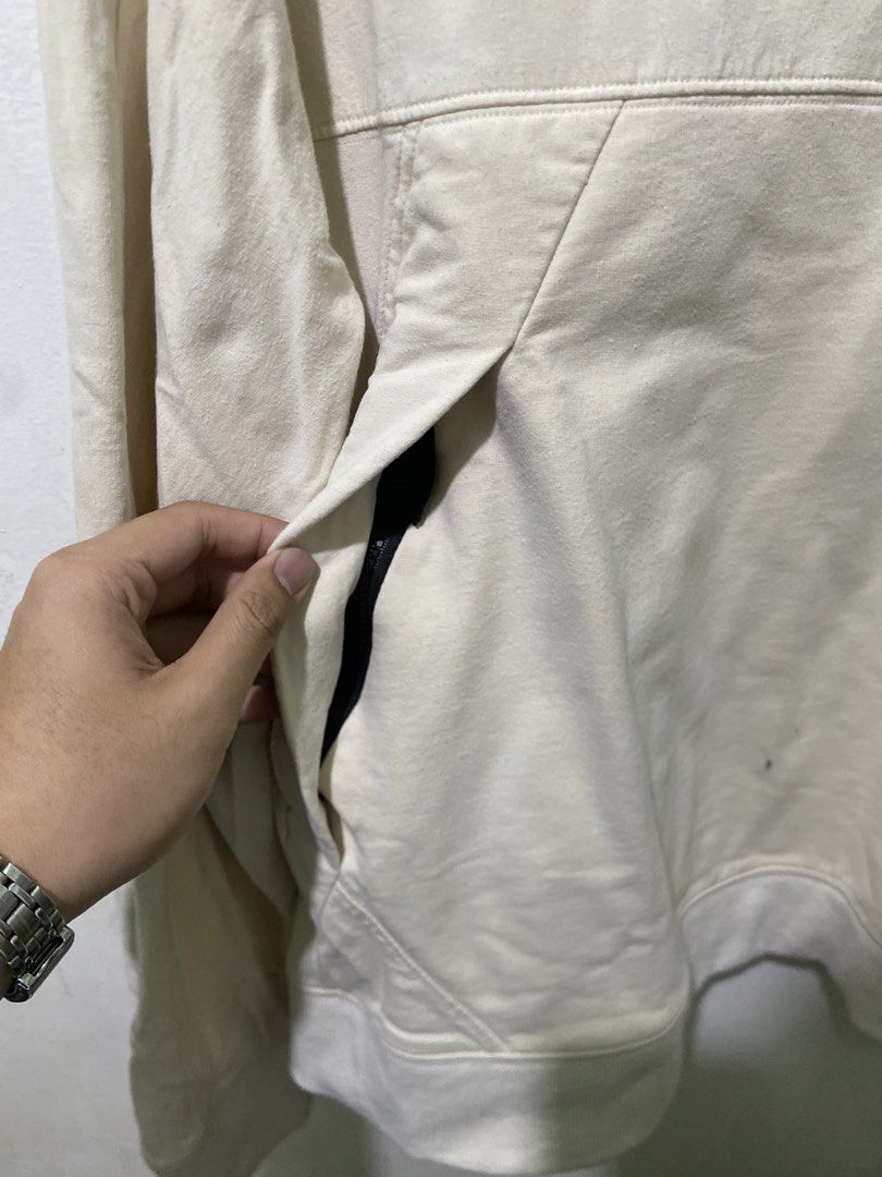 CP COMPANY LONG SLEEVE (Category: Tshirts & Polo Shirts ) located in Cotabato. Submitted by chaowie (Listing ID 1461873694, Image 3). Description: Issue: Cut tags / small stain Price is negotiable .
