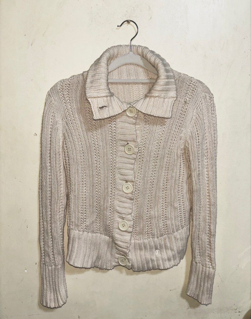 Cream Knit Button-Up Cardigan with Collar (Category: Coats, Jackets and Outerwear) located in Cainta. Submitted by declutteringprelovedbyzelle (Listing ID 1461817625, Image 1). Description: .