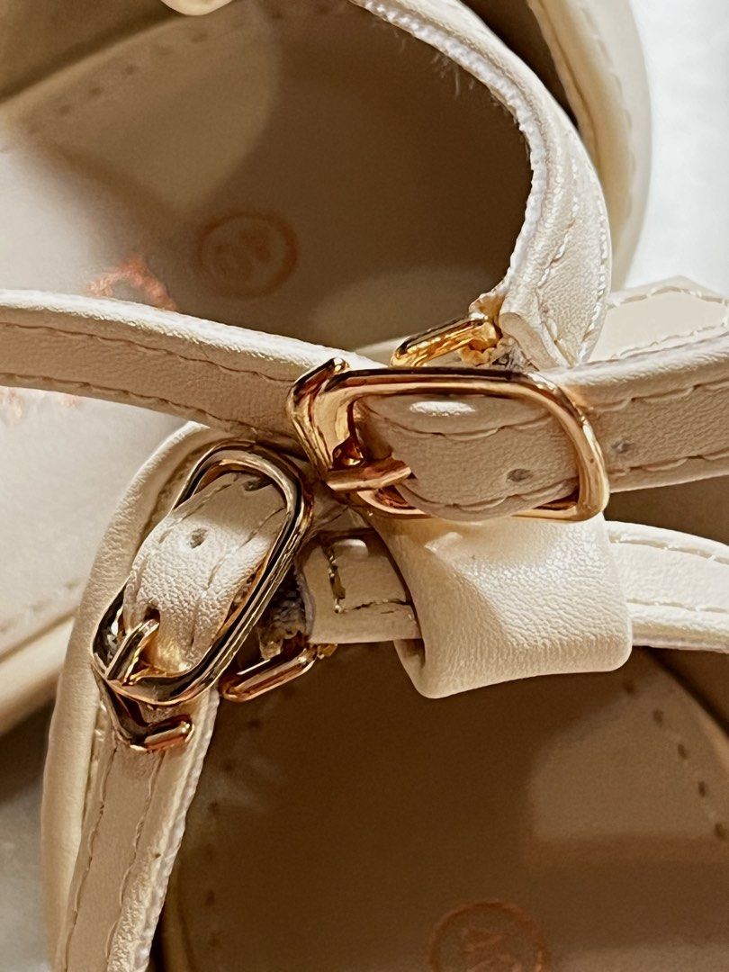 Cream White Pointed Sandals (Category: Sandals) located in Las Pinas. Submitted by rich.collects (Listing ID 1461861969, Image 2). Description: 🤍 size: EU40 | US9 | 24.5cm (also fits if you’re size US8) 🤍 with box .