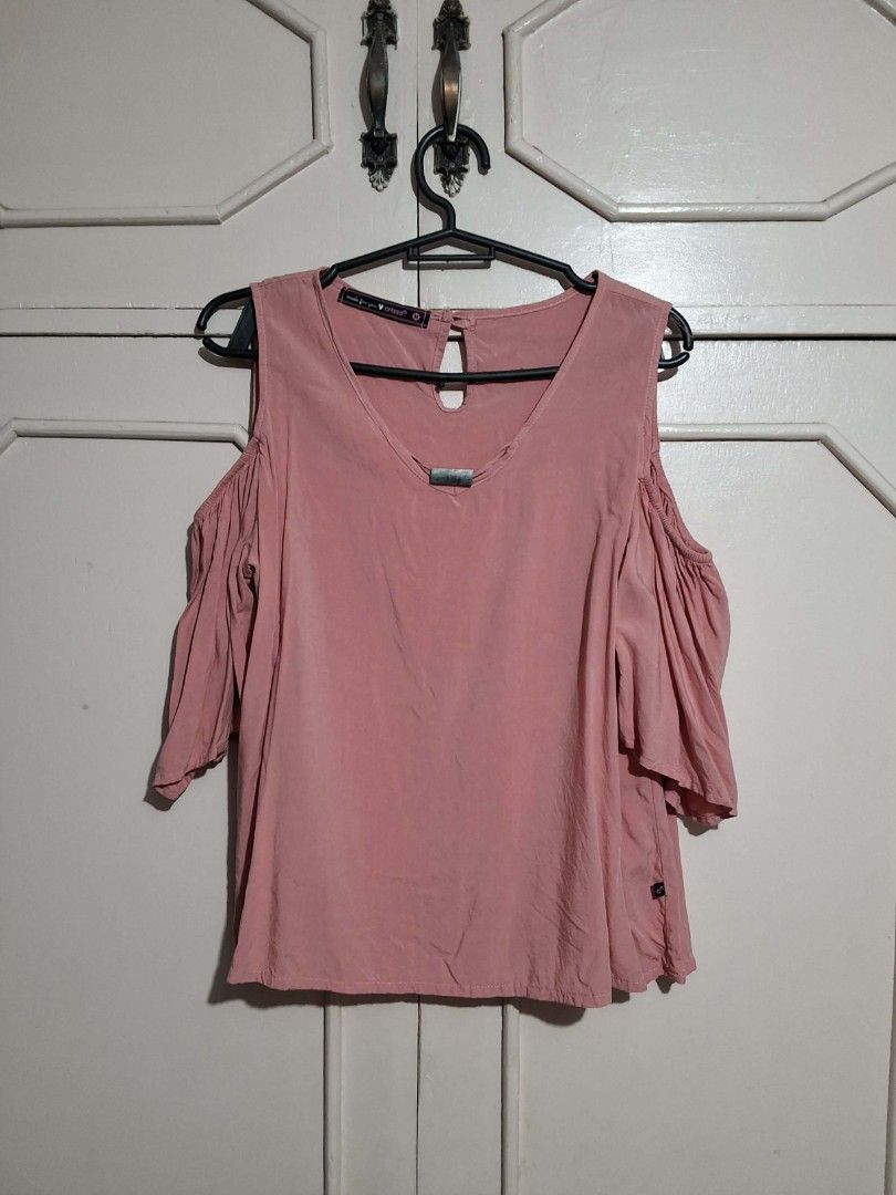 Crissa Cold-Shoulder Top in Dusty Pink (Category: Blouses) located in Pasay City. Submitted by sandydurolfo (Listing ID 1461840066, Image 1). Description: Color: Dusty Pink / Rose Pink Style: Cold-shoulder with loose, flowy half bell sleevesDetails: Front keyhole V-neck with a minimalist metallic bar hardware divider, buttoned keyhole back closure Condition: 10/10(EUC).