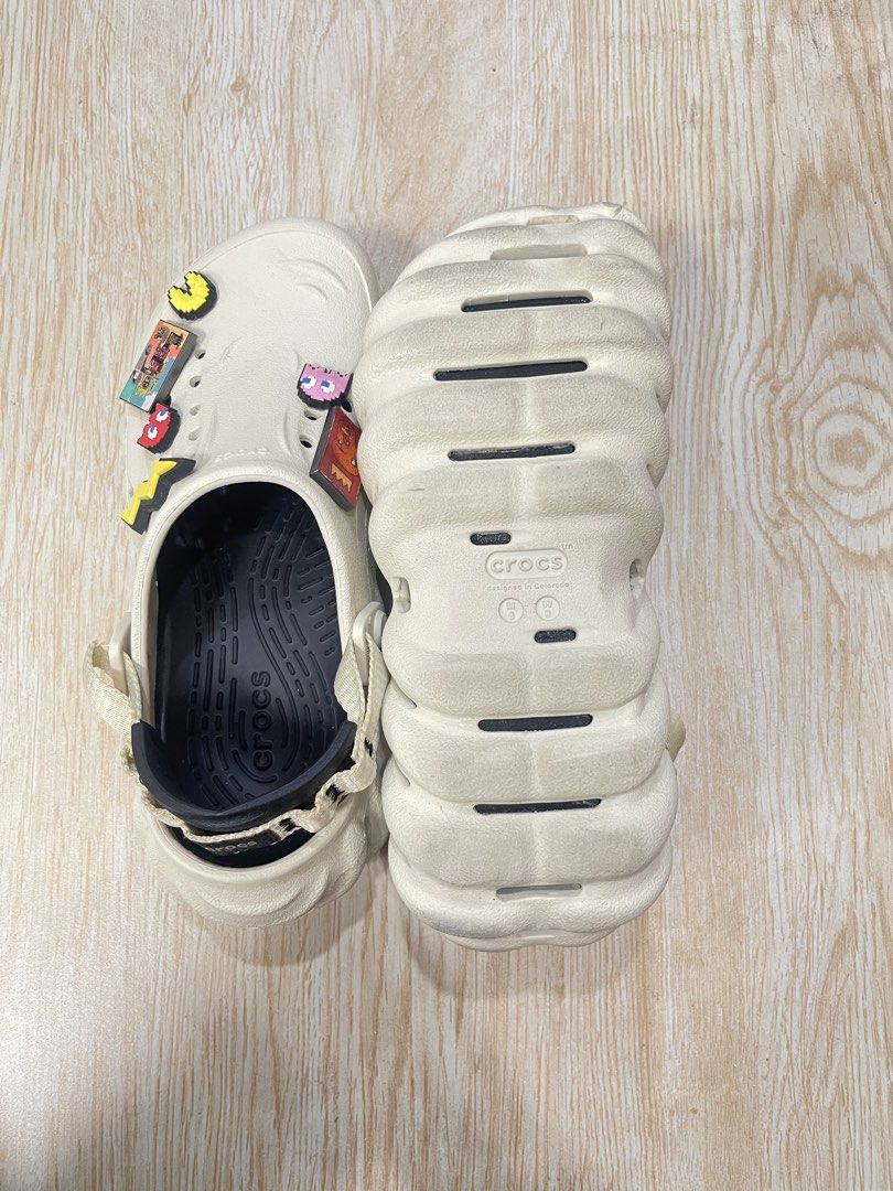 CROCS (Category: Slippers and slides) located in Carmona. Submitted by jealonzo.testor (Listing ID 1461921690, Image 3). Description: RFS: HINDI NA NAGAGAMIT SIZE 8 WOMEN / SIZE 6 MEN WITH JIBBITS INCLUDED IN GOOD CONDITION, 10/10 NO FLAWS OR ISSUES ALMOST BRAND NEW ORIGINAL 💯 .
