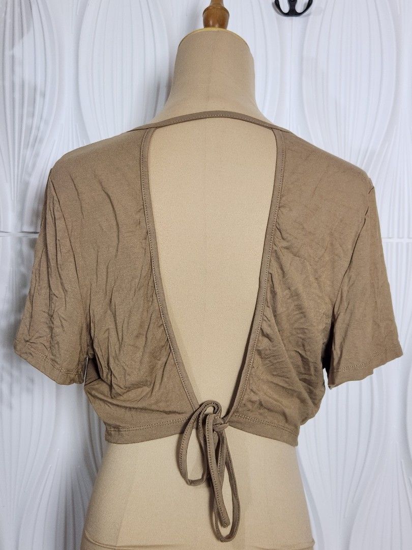 Crop top Med to 2 XL (Category: Blouses) located in Marikina City. Submitted by KanamiFinds (Listing ID 1461900997, Image 3). Description: length : 13 inches from shoulders Bust: 38 to 50 inches.