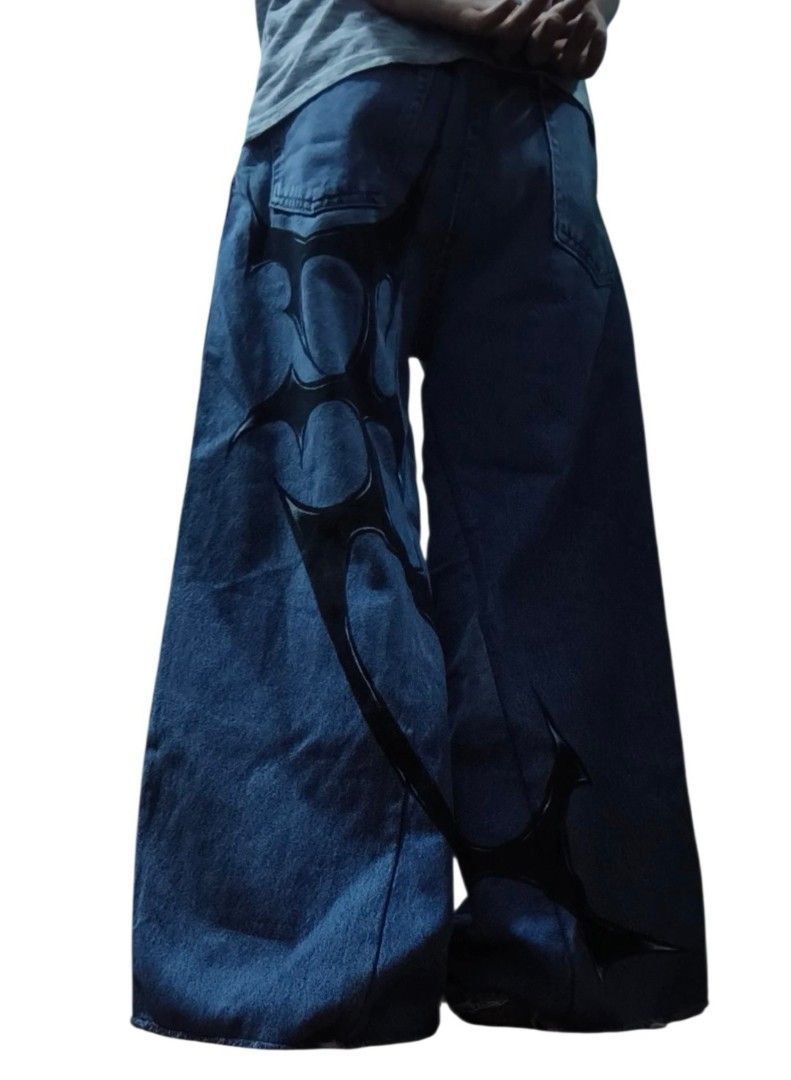 Customized Wrangler Pants (Category: Jeans) located in San Marcelino. Submitted by ali_thriftzz (Listing ID 1461800336, Image 2). Description: Length-39.5 Waist-32-33 Thigh-13 Hem-16 Solid pang psg🔥🔥 5'7, 55kg yung model No flaws Good condi 1800+sf.