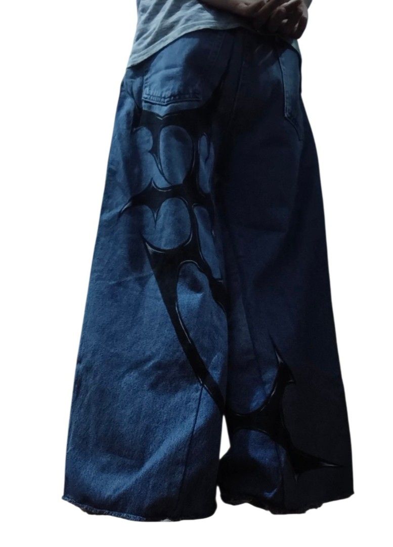 Customized Wrangler Pants (Category: Jeans) located in San Marcelino. Submitted by ali_thriftzz (Listing ID 1461800336, Image 3). Description: Length-39.5 Waist-32-33 Thigh-13 Hem-16 Solid pang psg🔥🔥 5'7, 55kg yung model No flaws Good condi 1800+sf.