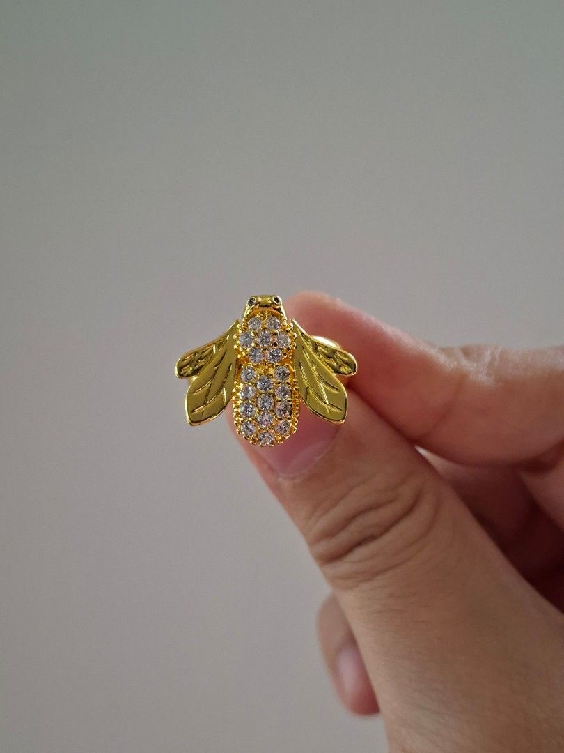 Cute Bumble Bee Ring Size 7 Stainless Steel (Category: Rings) located in Dasmarinas. Submitted by danabrie22 (Listing ID 1461840072, Image 3). Description: size 7 very well-made, excellent crafstmanship 10/10 condition brand new stainless steel & cubic zirconia stones.