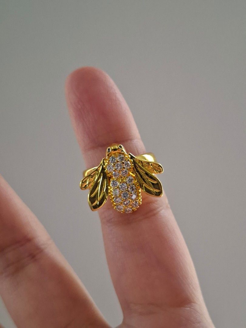 Cute Bumble Bee Ring Size 7 Stainless Steel (Category: Rings) located in Dasmarinas. Submitted by danabrie22 (Listing ID 1461840072, Image 1). Description: size 7 very well-made, excellent crafstmanship 10/10 condition brand new stainless steel & cubic zirconia stones.