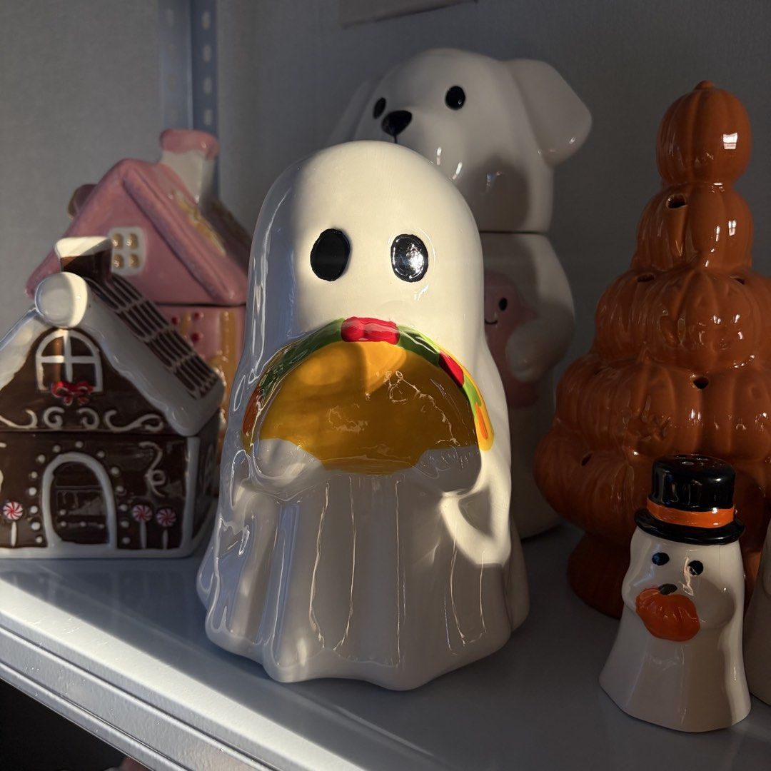 Cute Ghost Holding Taco Ceramic Figurine Halloween Decor (Category: Other Home Decor) located in Manila. Submitted by itsandrea (Listing ID 1461934546, Image 1). Description: Sobrang cute!!.