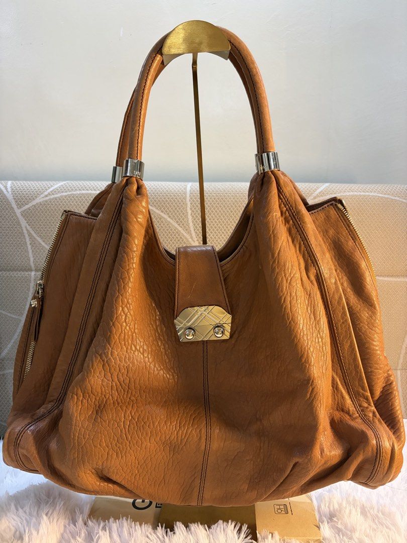 Daks big capacity tote bag (Category: Tote Bags) located in Goa. Submitted by zahar_modern_thrift_bags001 (Listing ID 1461989098, Image 2). Description: .