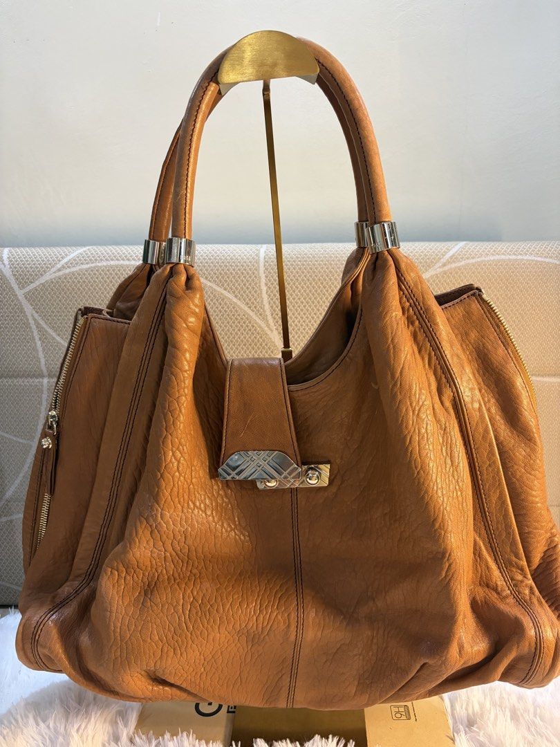 Daks big capacity tote bag (Category: Tote Bags) located in Goa. Submitted by zahar_modern_thrift_bags001 (Listing ID 1461989098, Image 1). Description: .