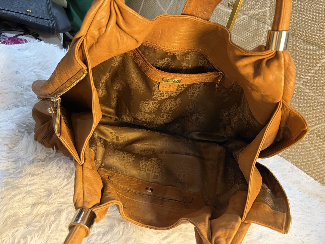 Daks big capacity tote bag (Category: Tote Bags) located in Goa. Submitted by zahar_modern_thrift_bags001 (Listing ID 1461989098, Image 3). Description: .