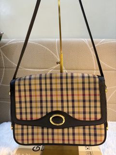(Category: ) located in . Submitted by zahar_modern_thrift_bags001 (Listing ID 1461988889, Image 1). Description: .
